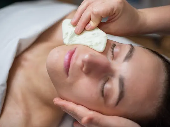 Cooling facial mask applied during a Topaz treatment